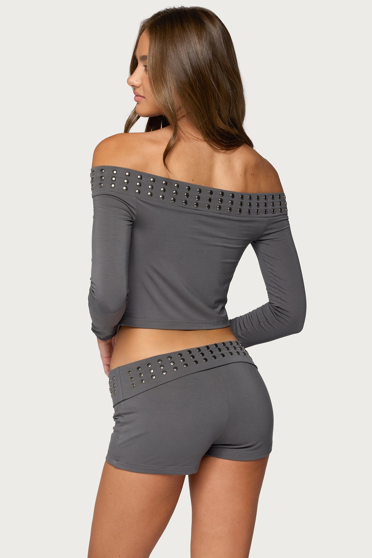 Amy Nietenbesetztes Off-Shoulder-Top mit Wasserfallausschnitt